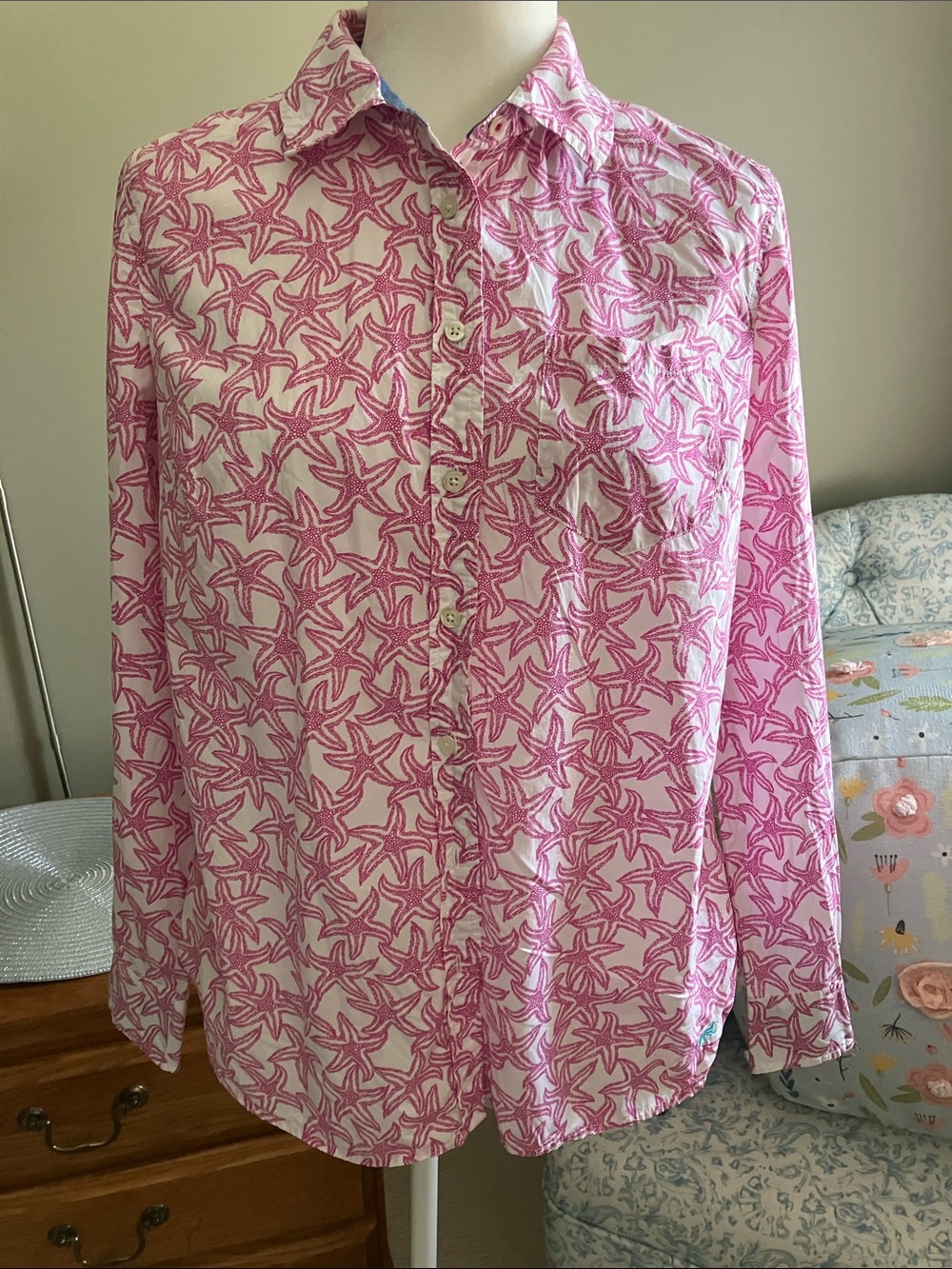 Starfish print cotton collared blouse pink & white w blue accents EUC M